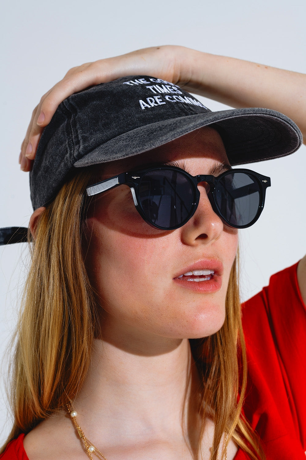 Gafas de sol retro redondas con lentes ahumadas en negro