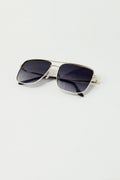 Gafas de sol vintage de aviador con montura dorada