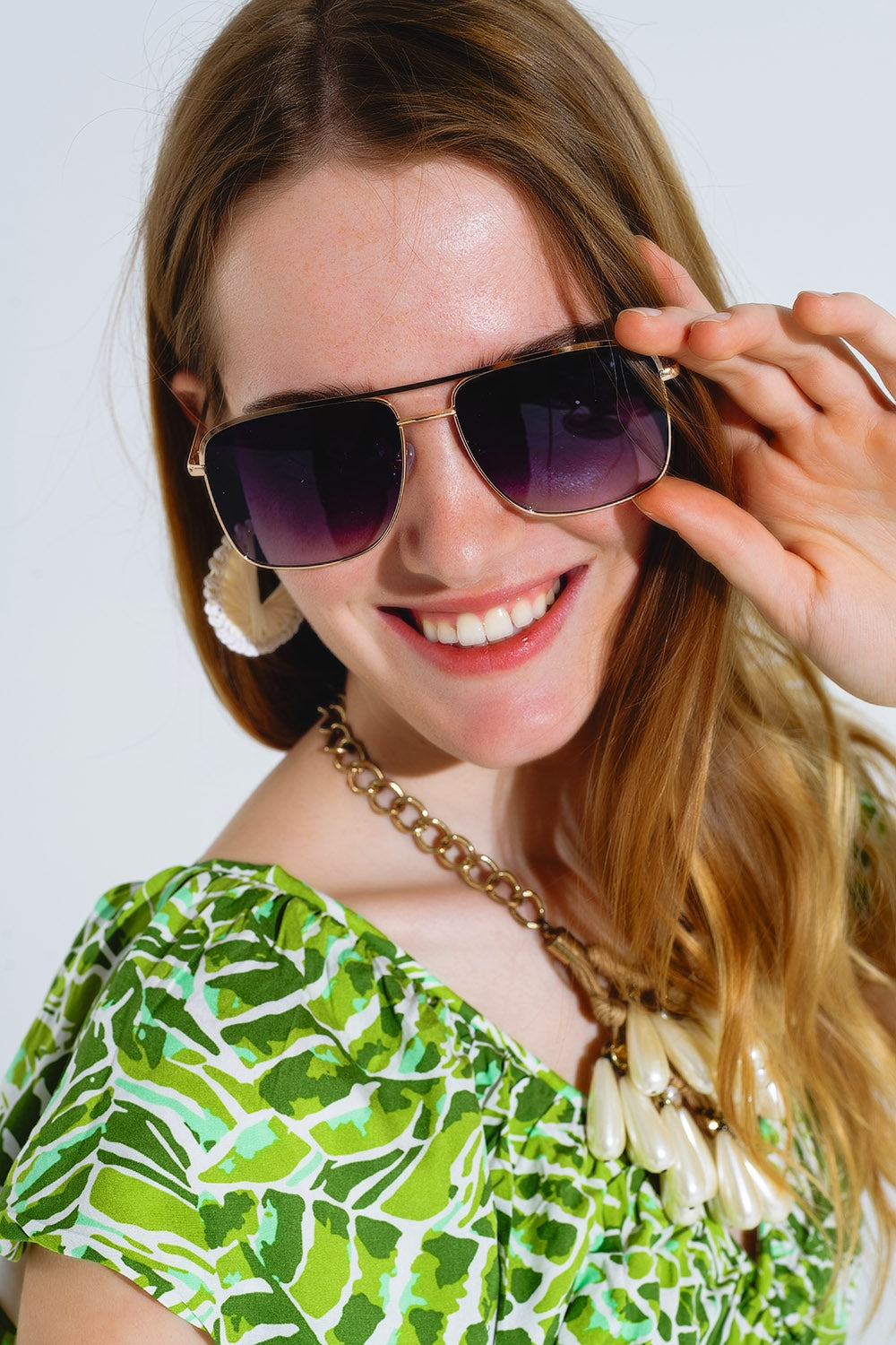 Gafas de sol vintage de aviador con montura dorada