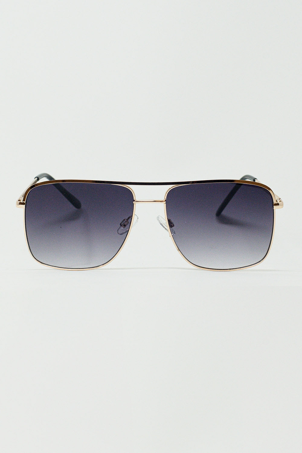 Gafas de sol vintage de aviador con montura dorada