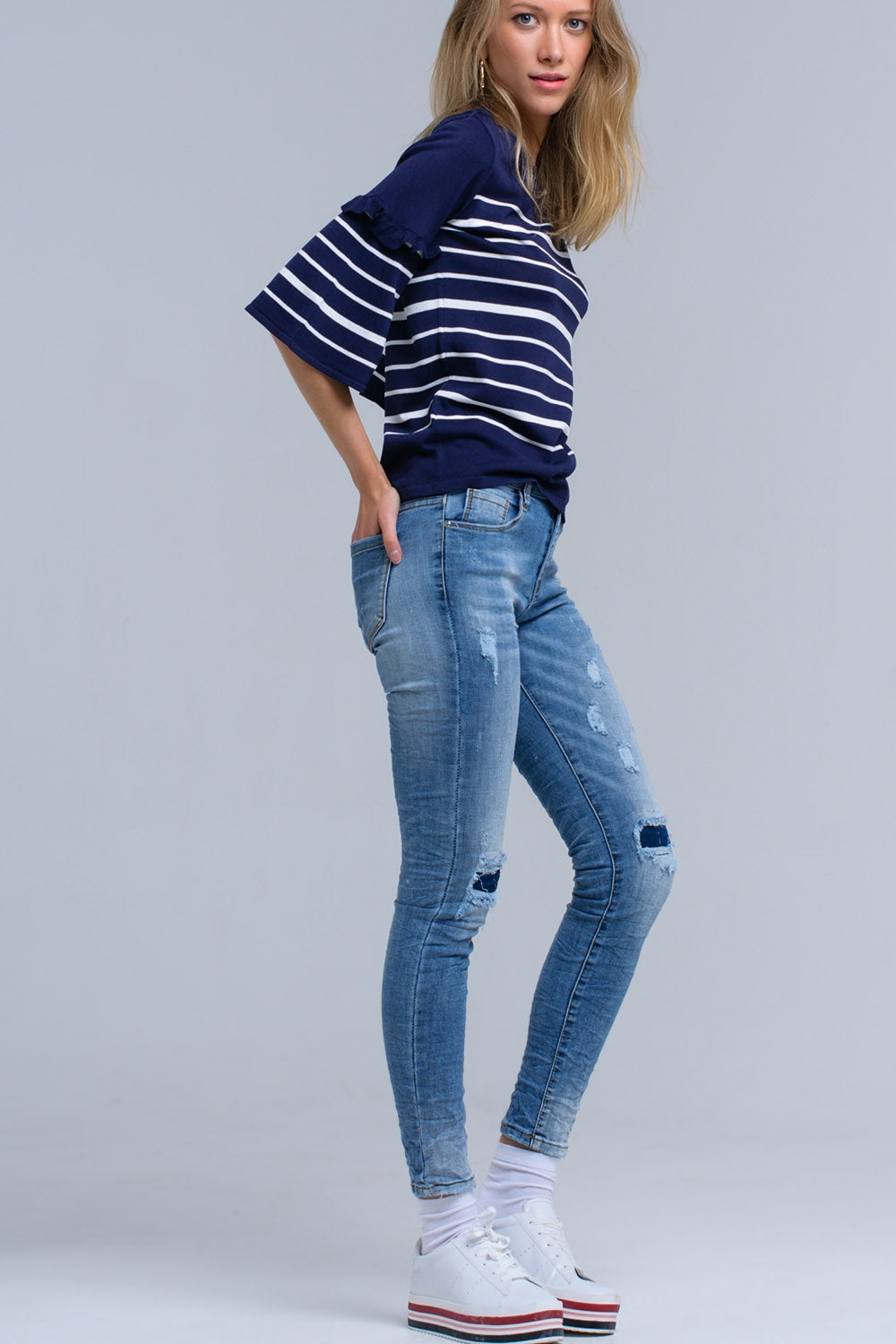 Jeans ajustados con rasgaduras