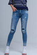 Jeans ajustados con rasgaduras