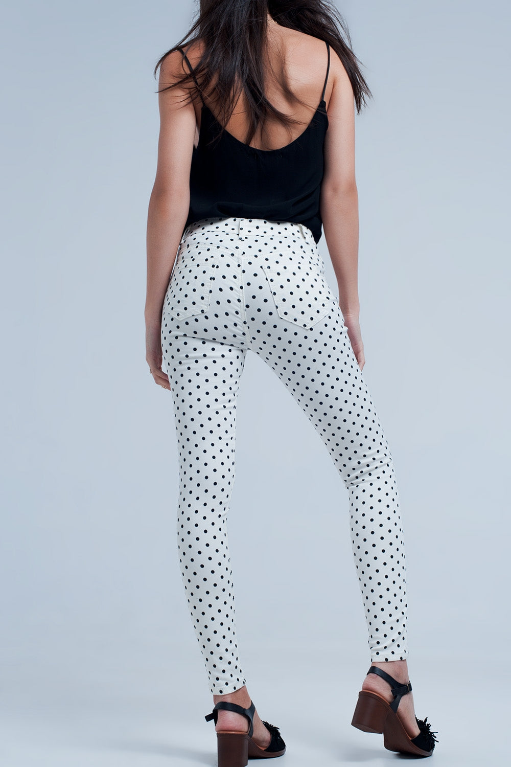 Jeans blancos con estampado de lunares