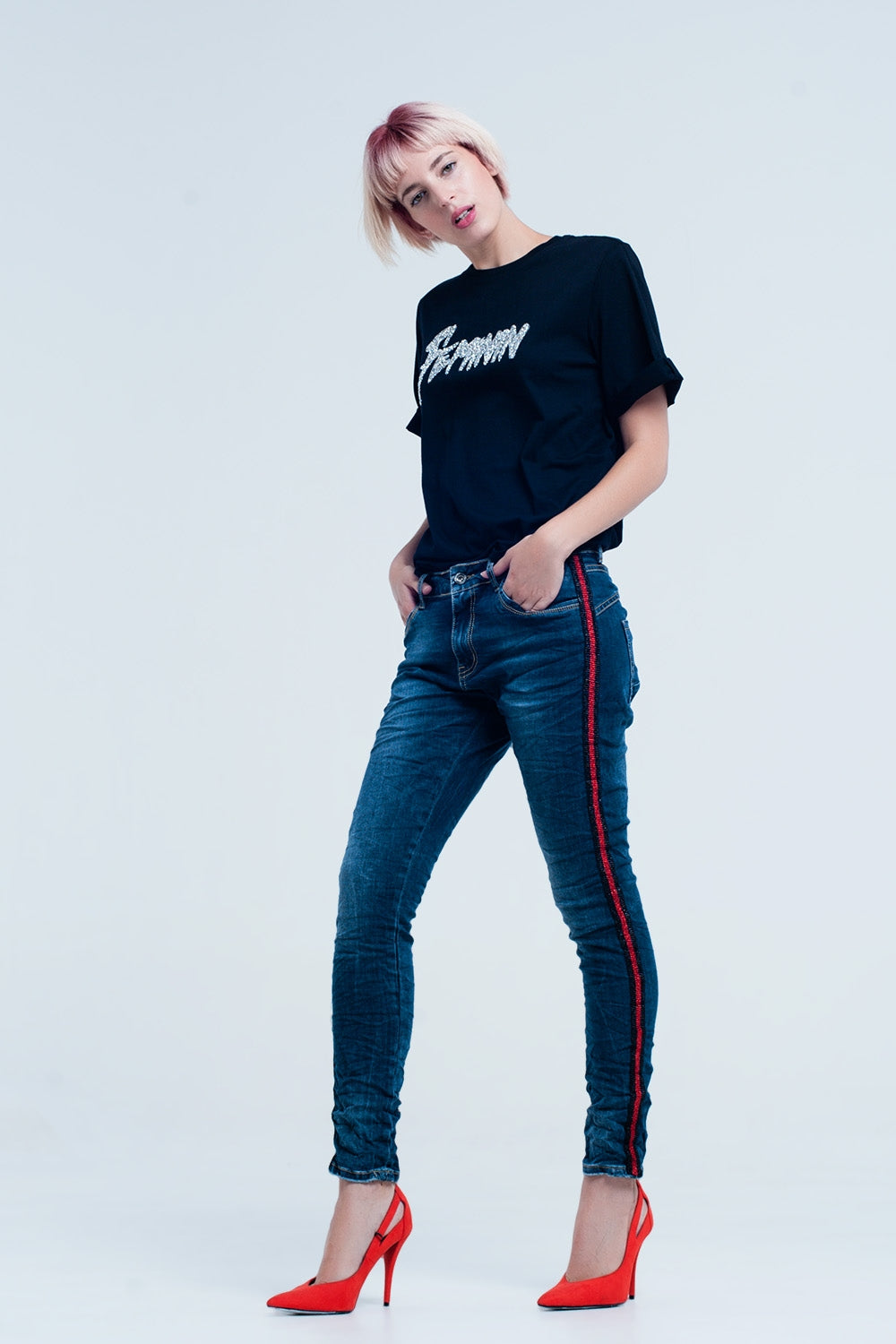 Jeans boyfriend  azul oscuro con banda lateral roja