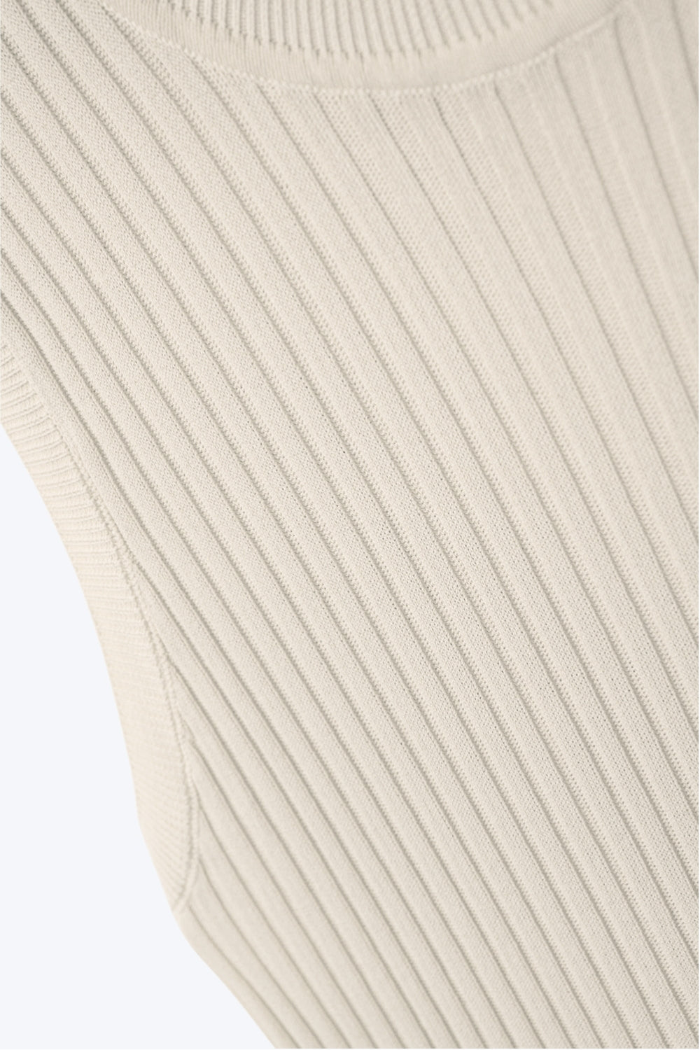 Jersey ajustado de punto acanalado sin mangas En beige
