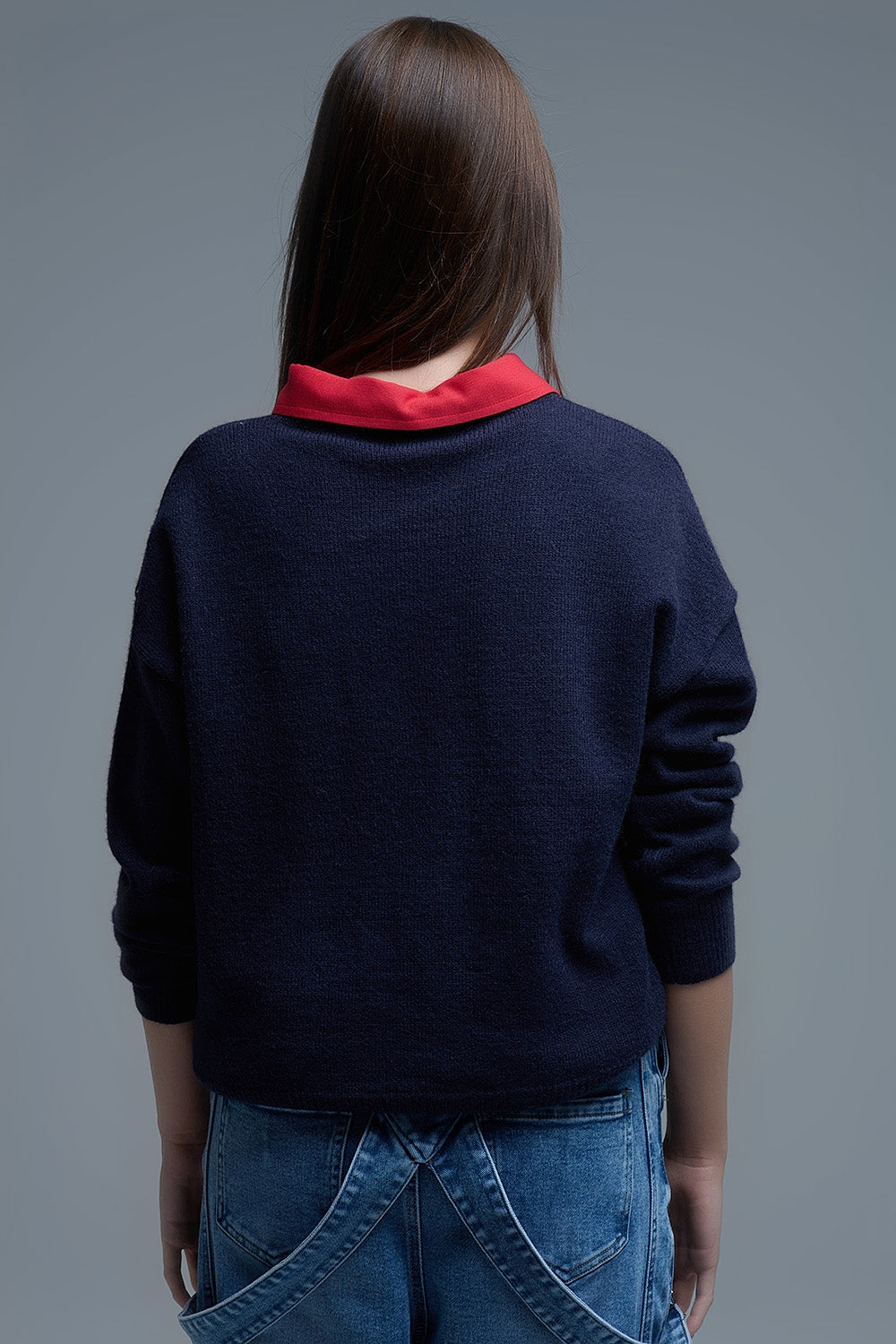 Jersey azul marino de cuello redondo con corazones bordados multicolor