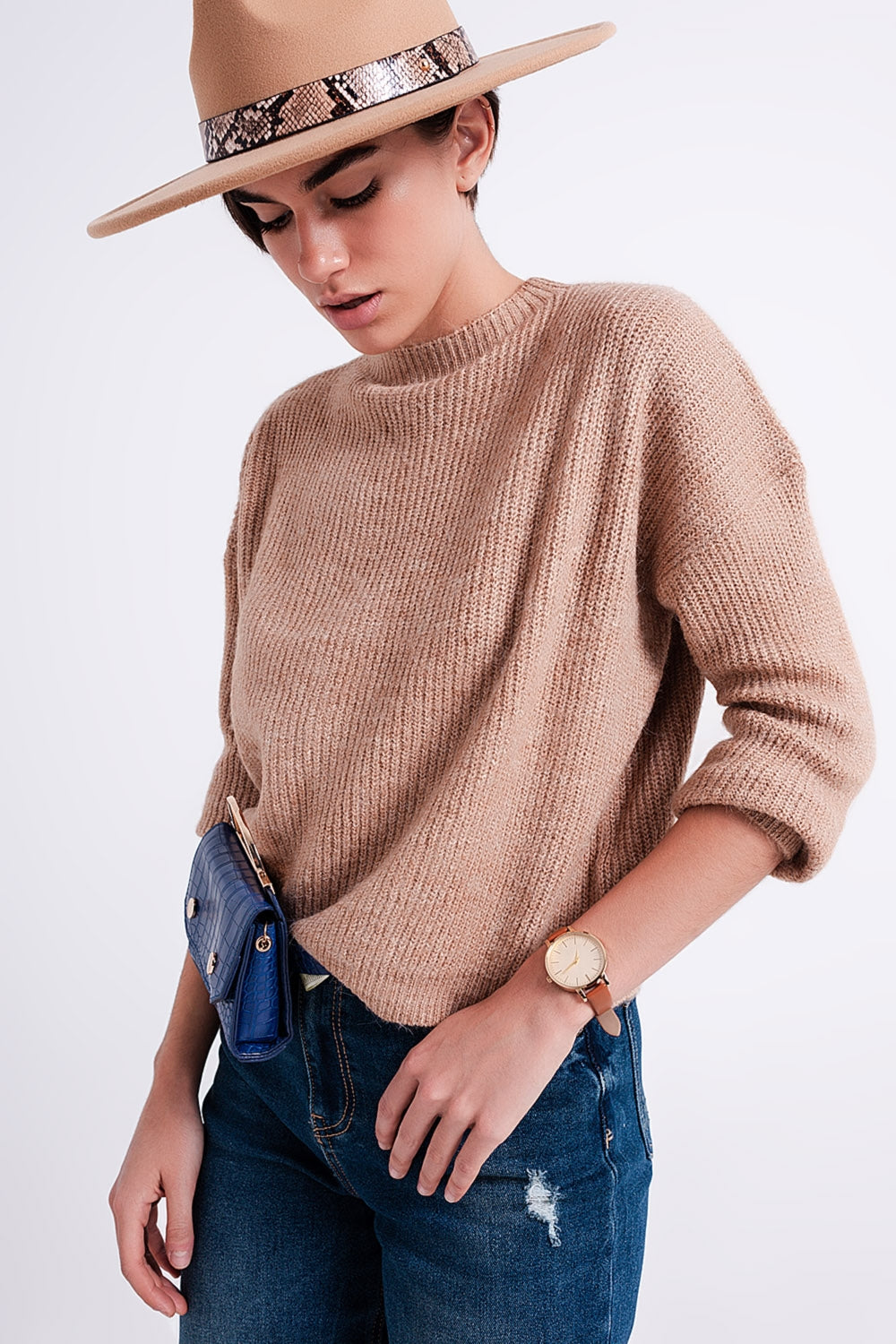 Jersey beis con cuello subido de punto