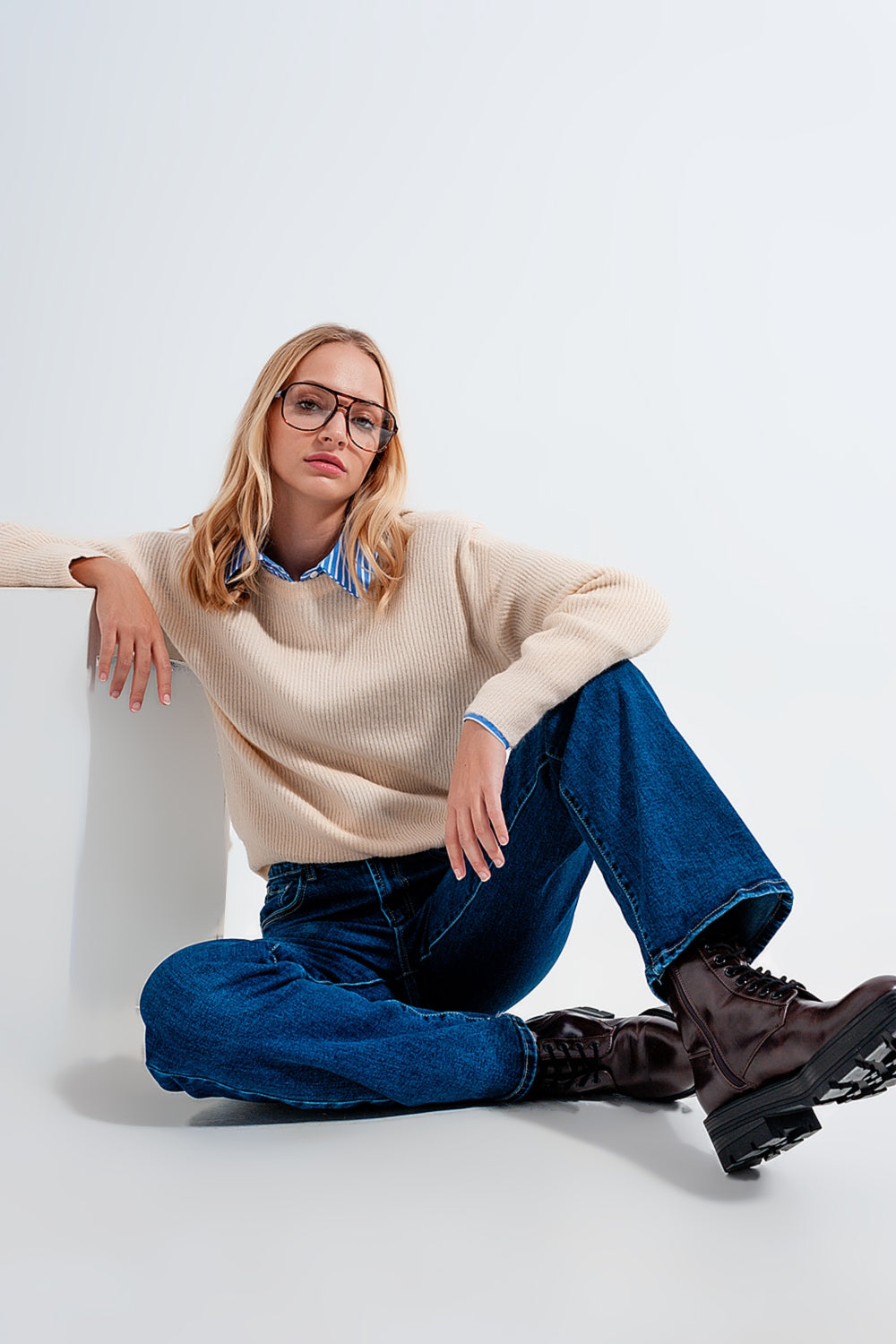 Jersey con cuello redondo color beige