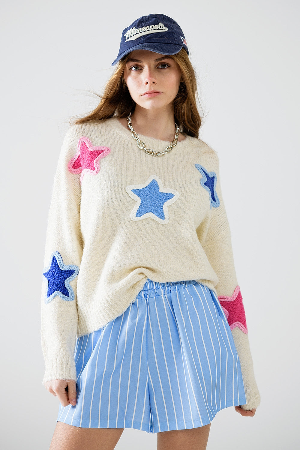 Jersey crema con estrellas bordadas