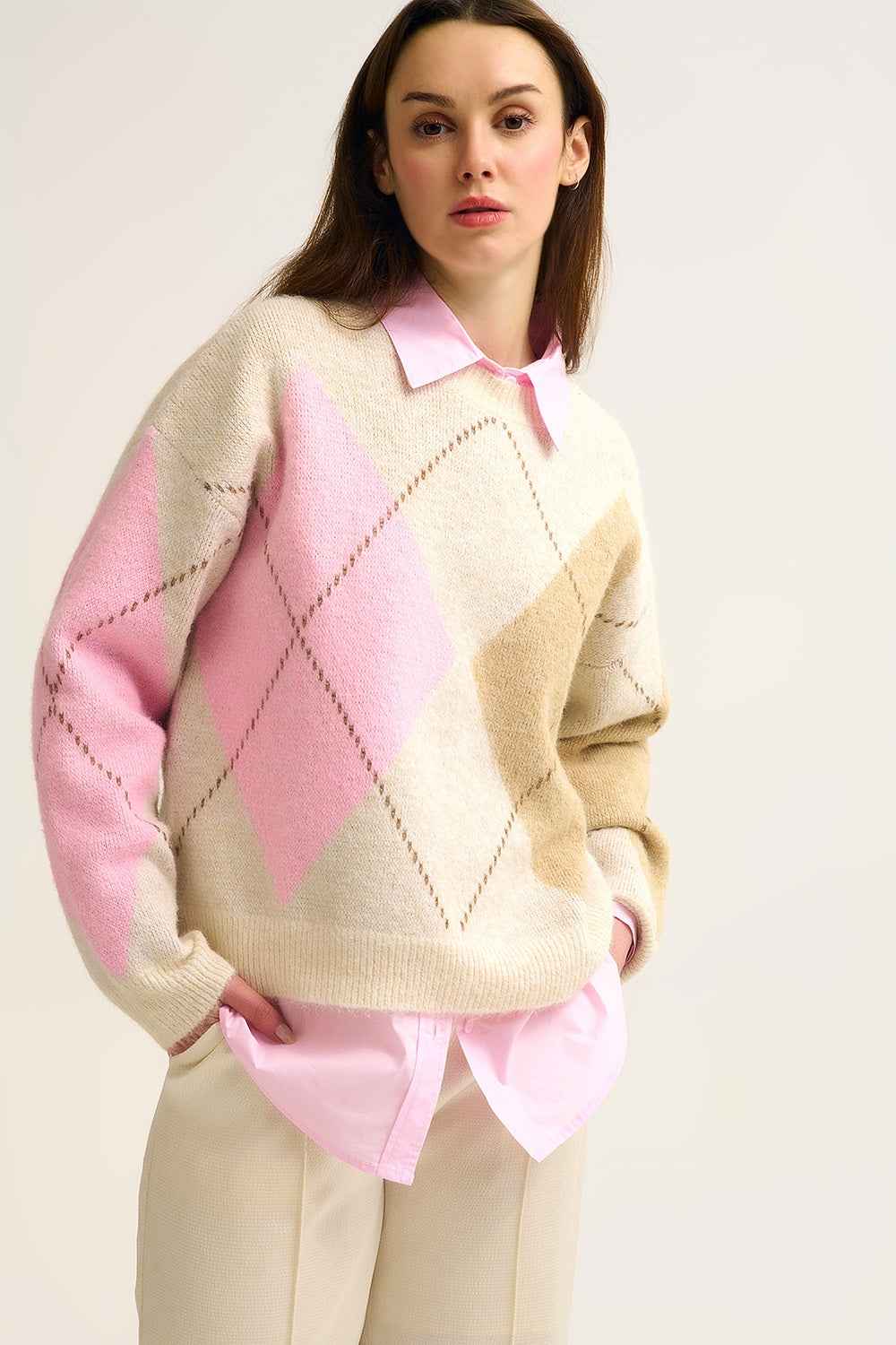 Jersey crudo de punto de rombos con bloques de color de contraste rosa y camel