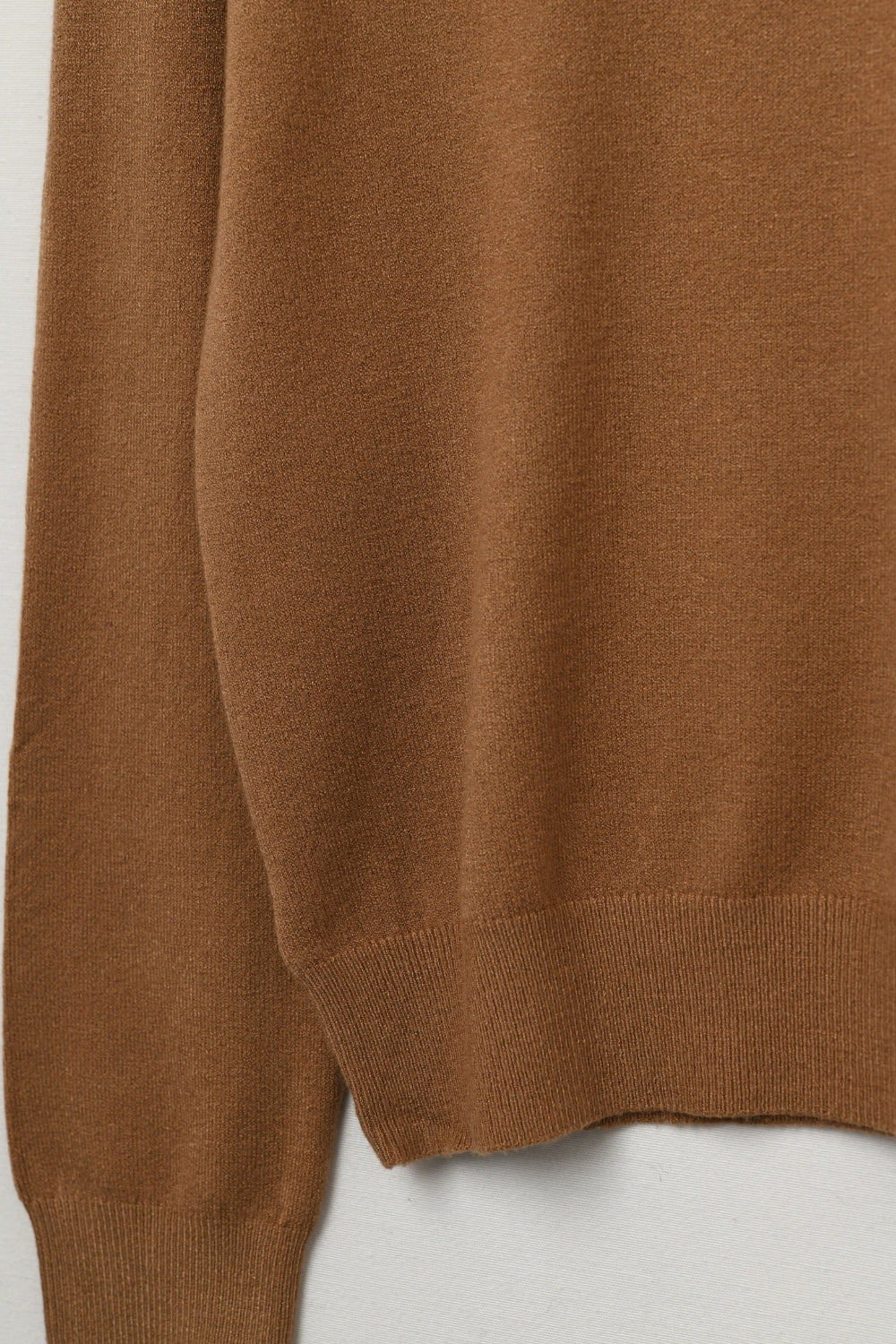 Detalle tejido suave con mezcla de lana merino.