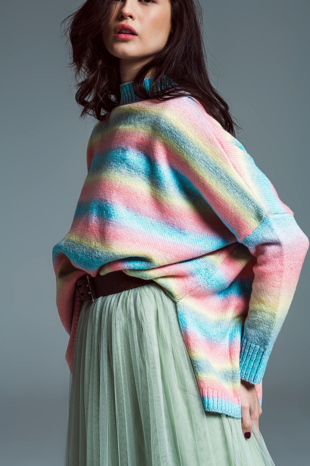 Jersey de cuello alto multicolor oversize con aberturas laterales