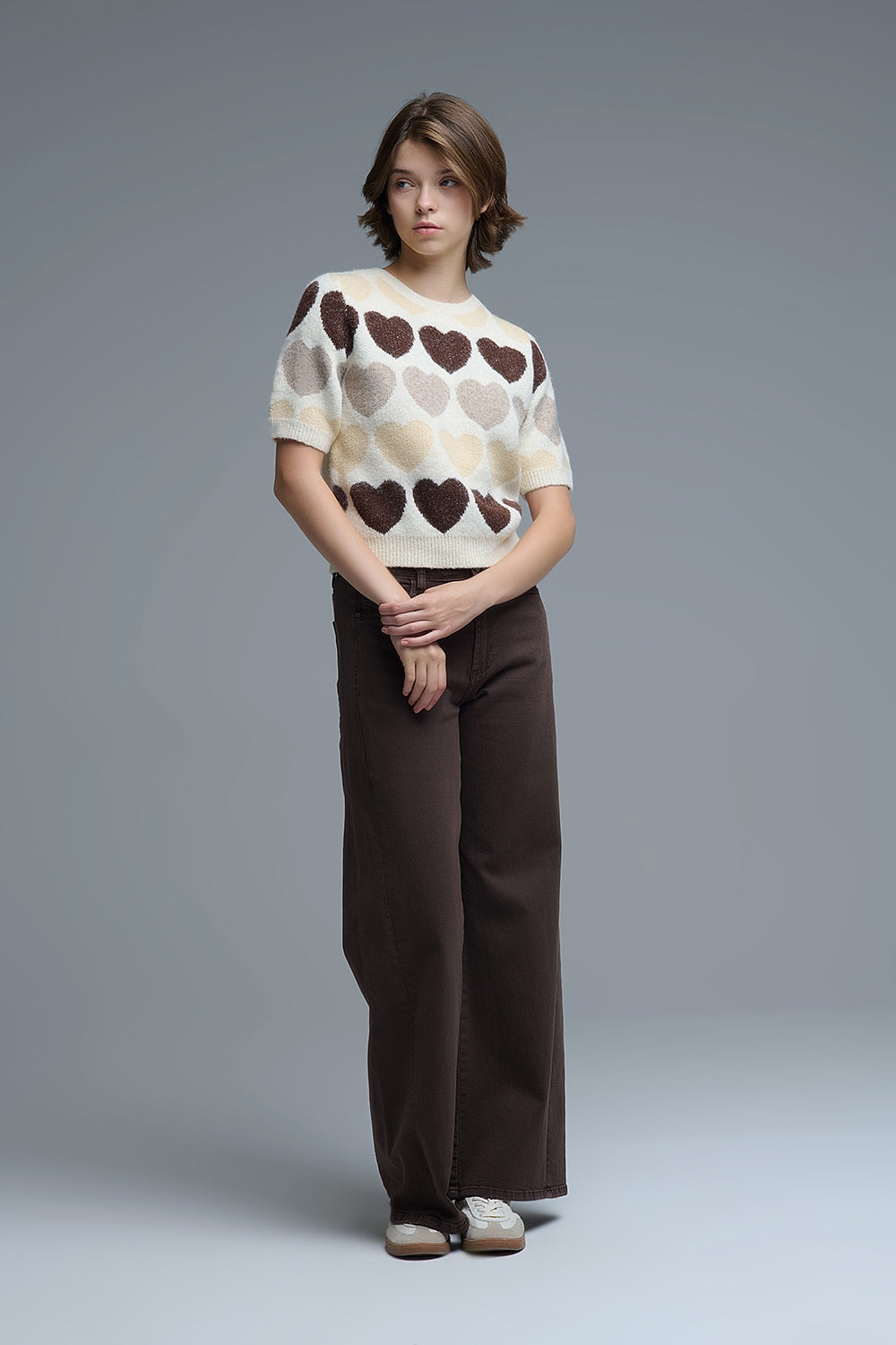 Jersey de manga corta con estampado de corazones en beige