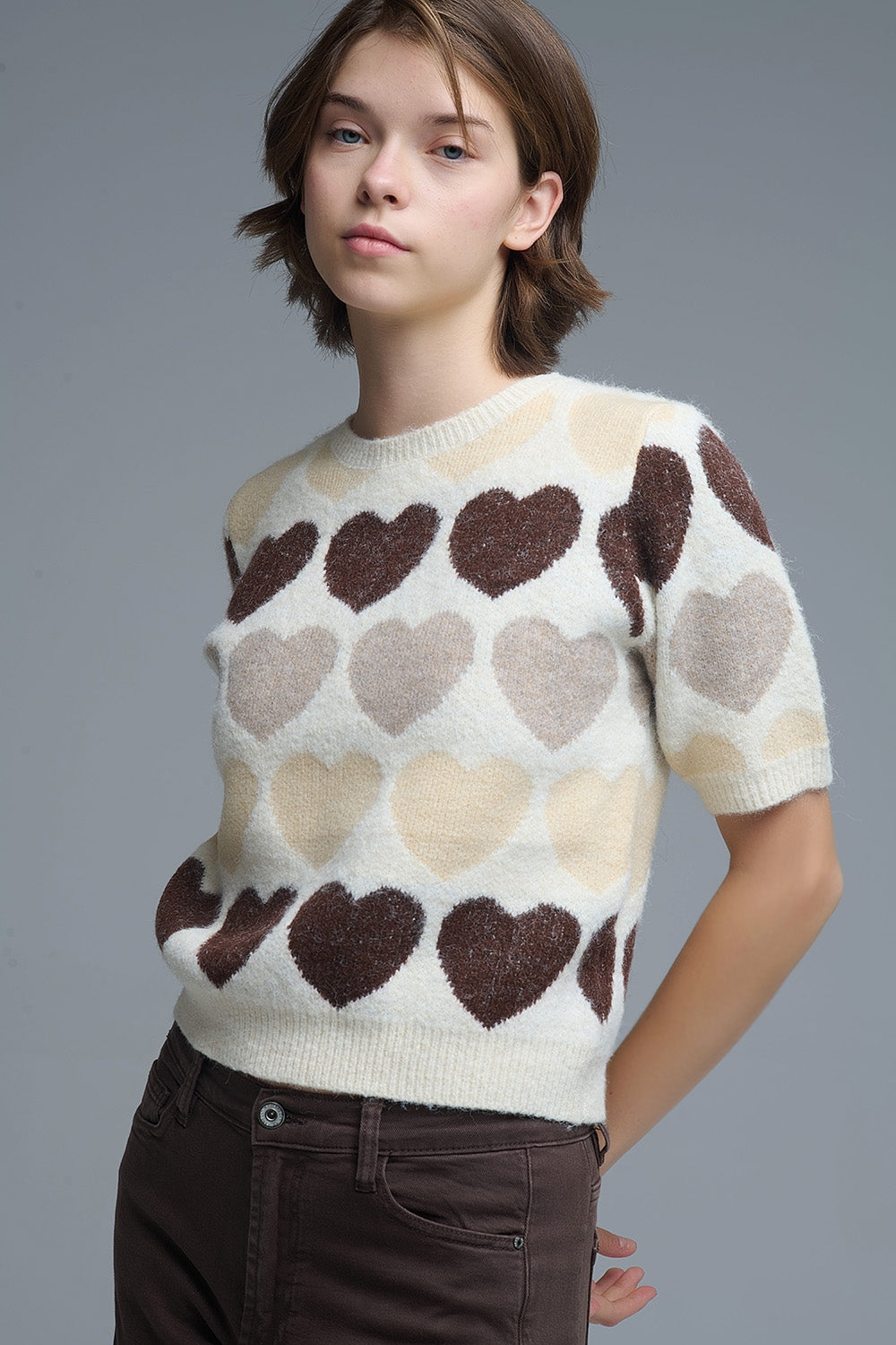 Jersey de manga corta con estampado de corazones en beige