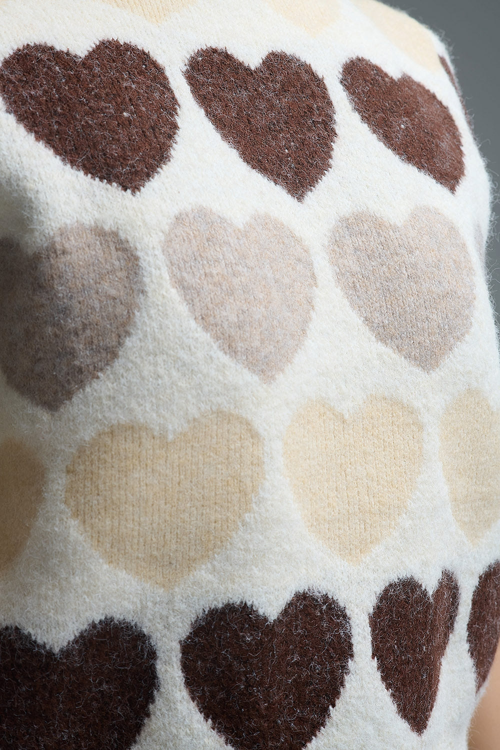 Jersey de manga corta con estampado de corazones en beige