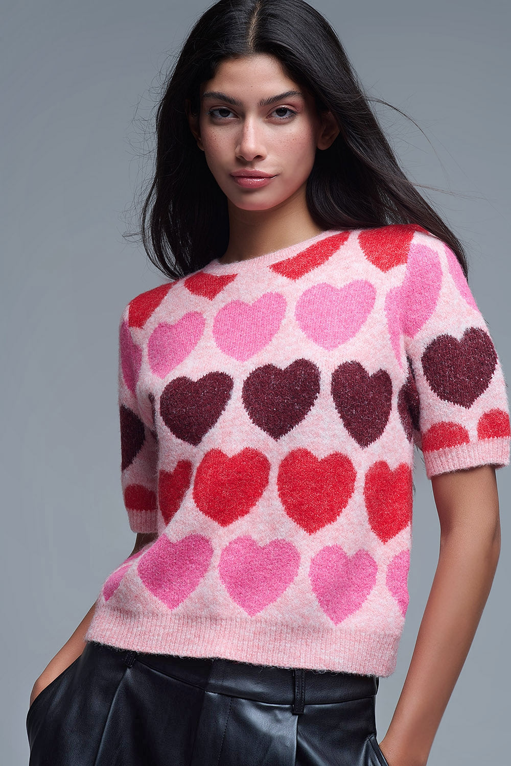 Q2 Jersey de manga corta con estampado de corazones en rosa