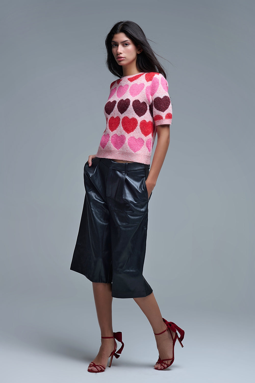 Jersey de manga corta con estampado de corazones en rosa