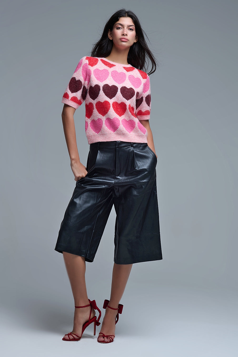 Jersey de manga corta con estampado de corazones en rosa