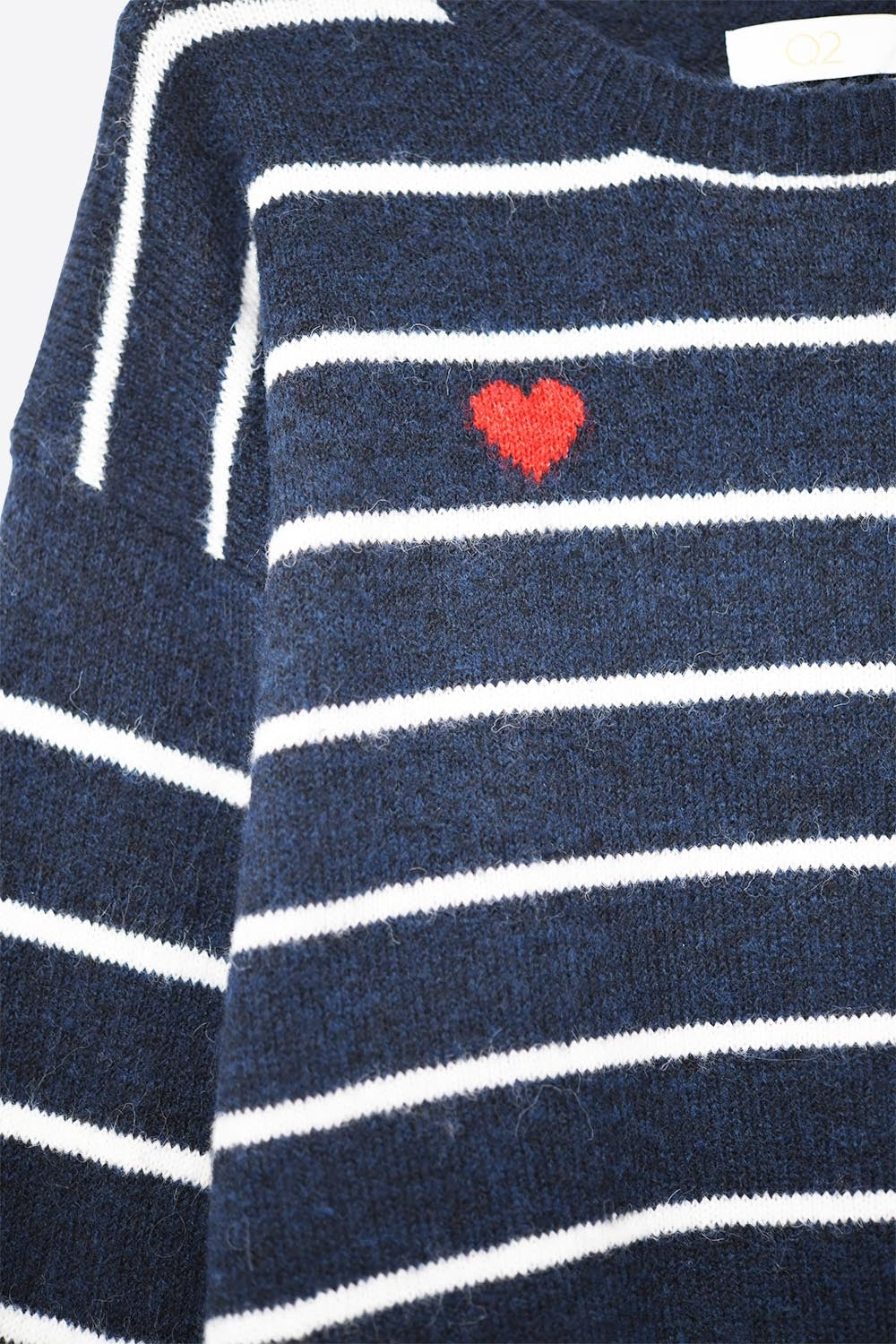Jersey de punto a rayas azul marino con detalle de corazón rojo