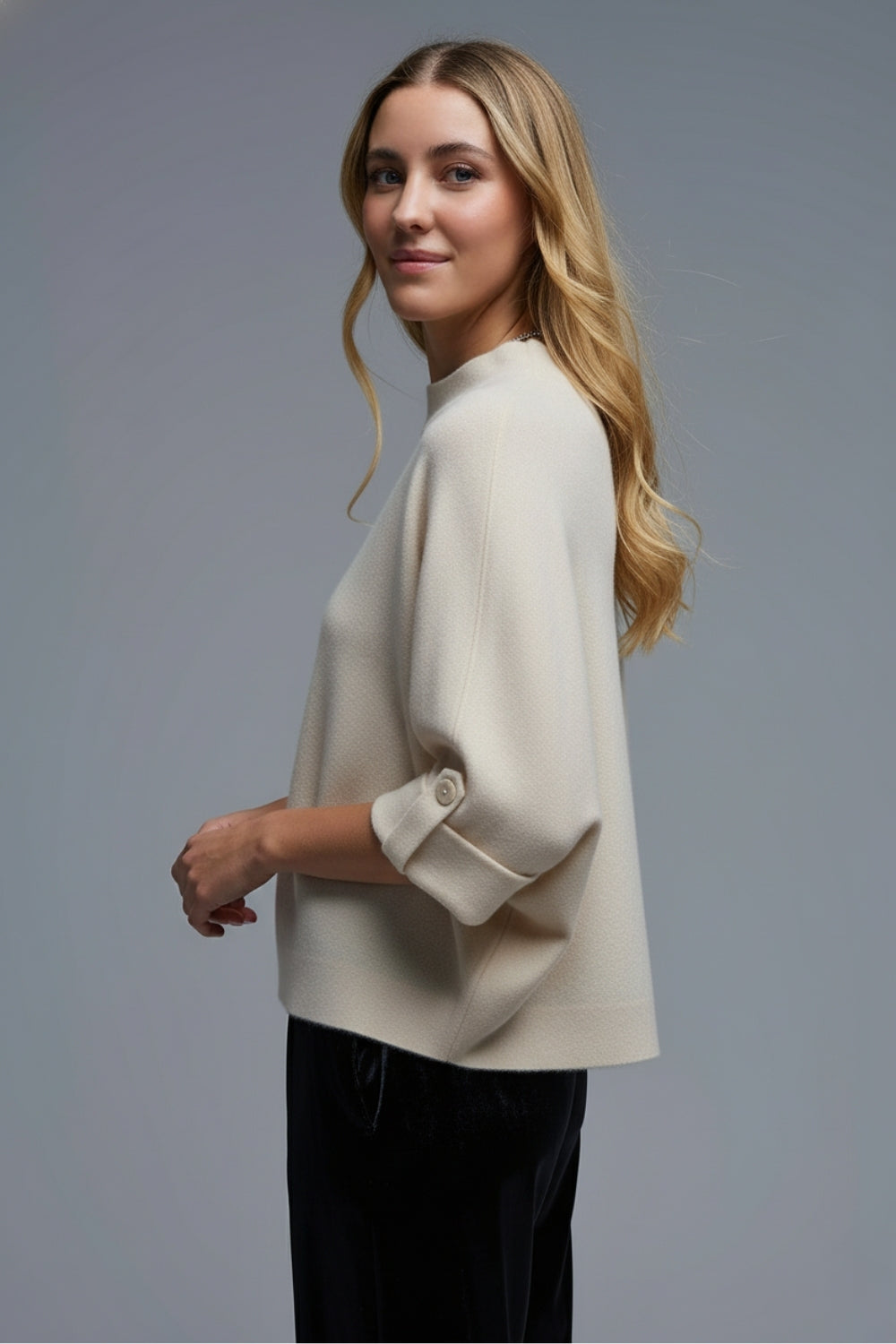 Jersey de punto color crema con detalles de botones