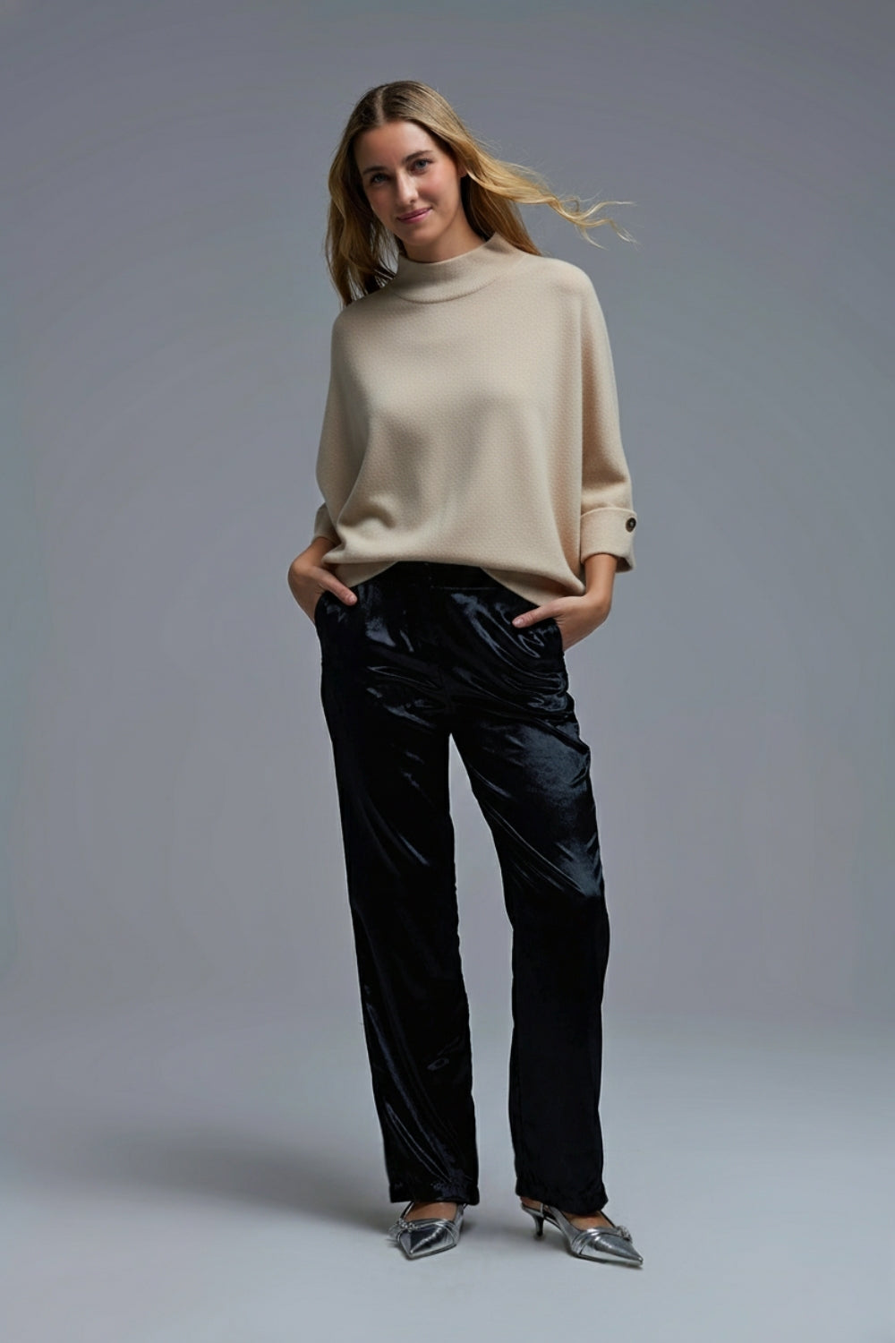 Jersey de punto color crema con detalles de botones