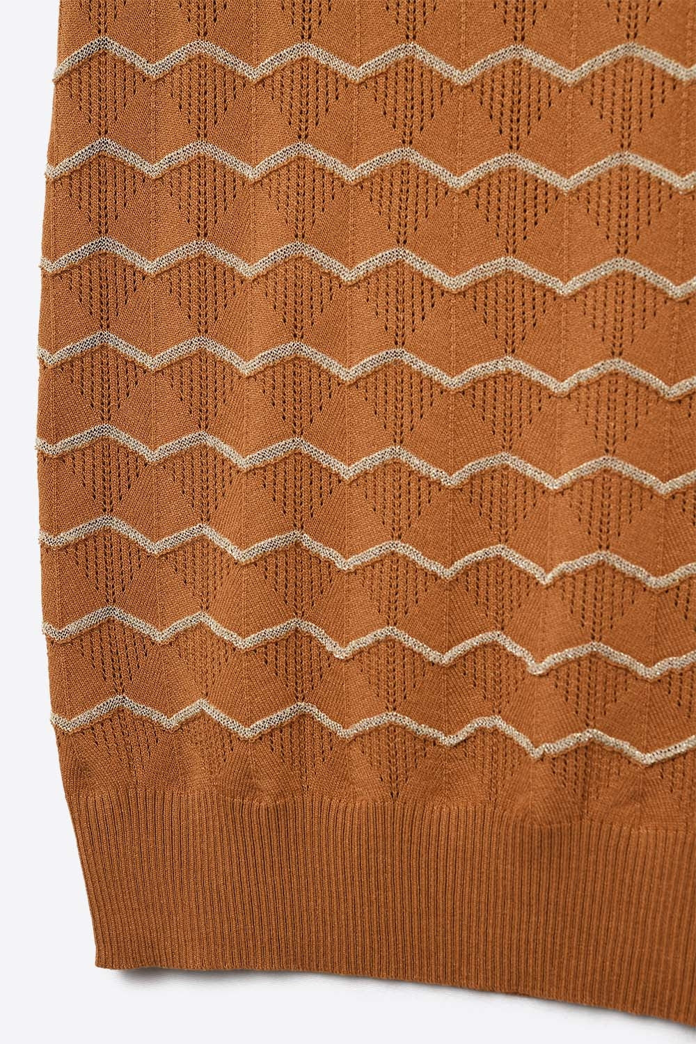 Jersey de punto con dibujo de zigzag dorado