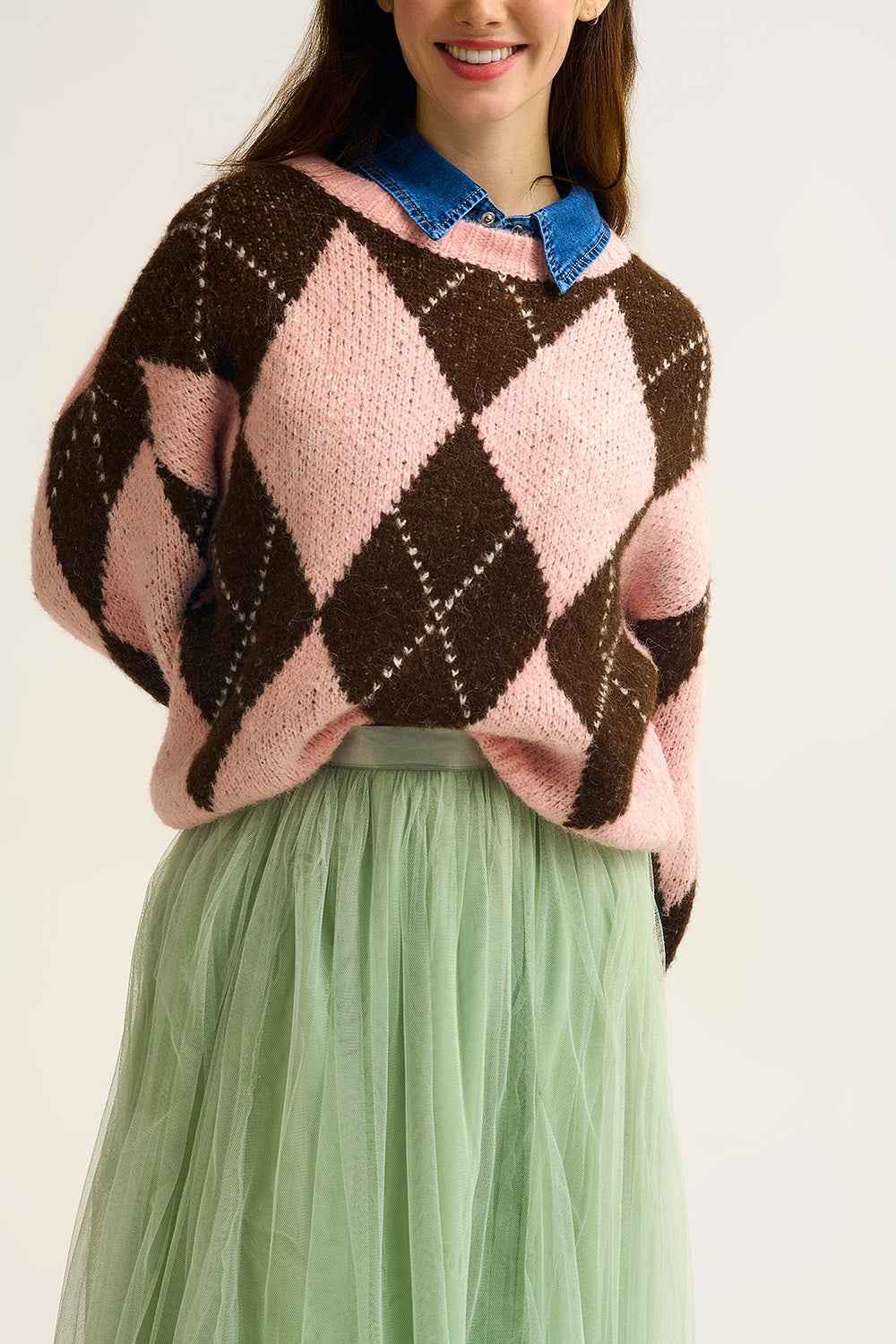 Jersey de punto de rombos rosa y marron con mangas voluminosas