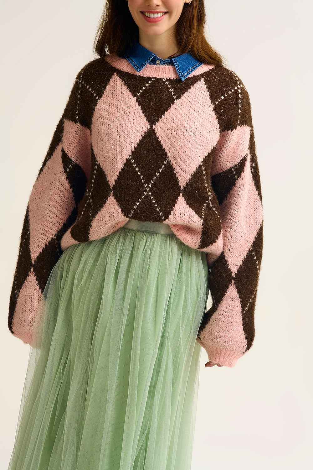 Jersey de punto de rombos rosa y marron con mangas voluminosas