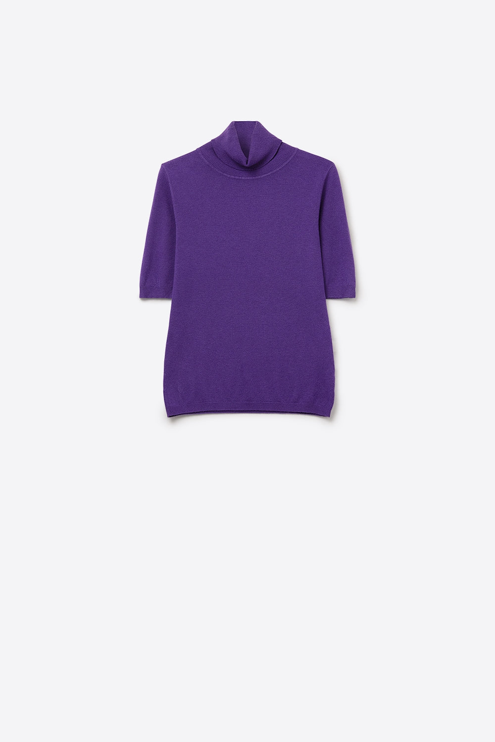 Jersey de punto fino en color morado con cuello alto y mangas al codo