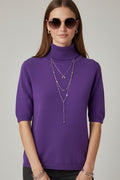 Jersey de punto fino en color morado con cuello alto y mangas al codo