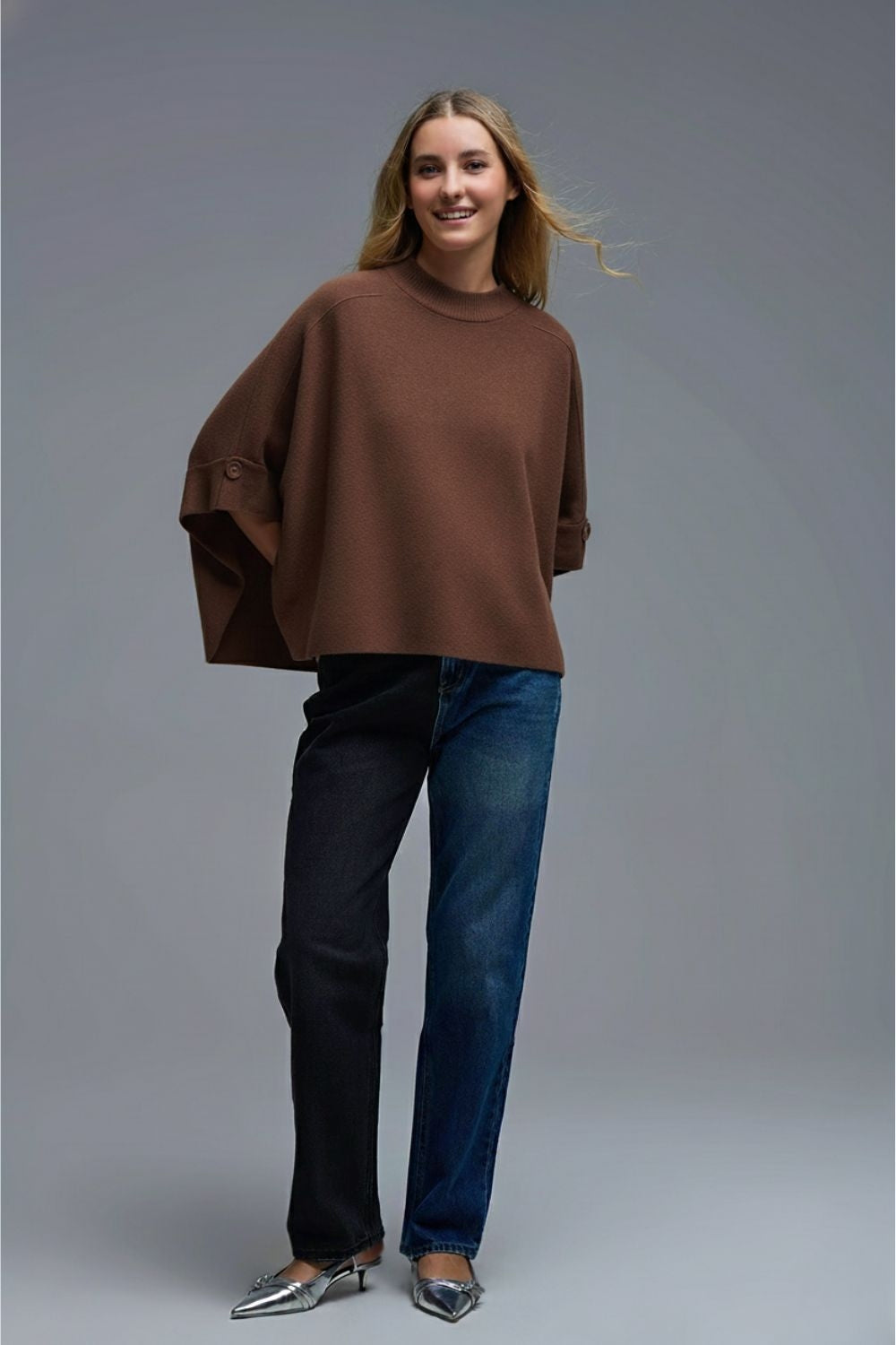 Jersey de punto marrón con detalles de botones