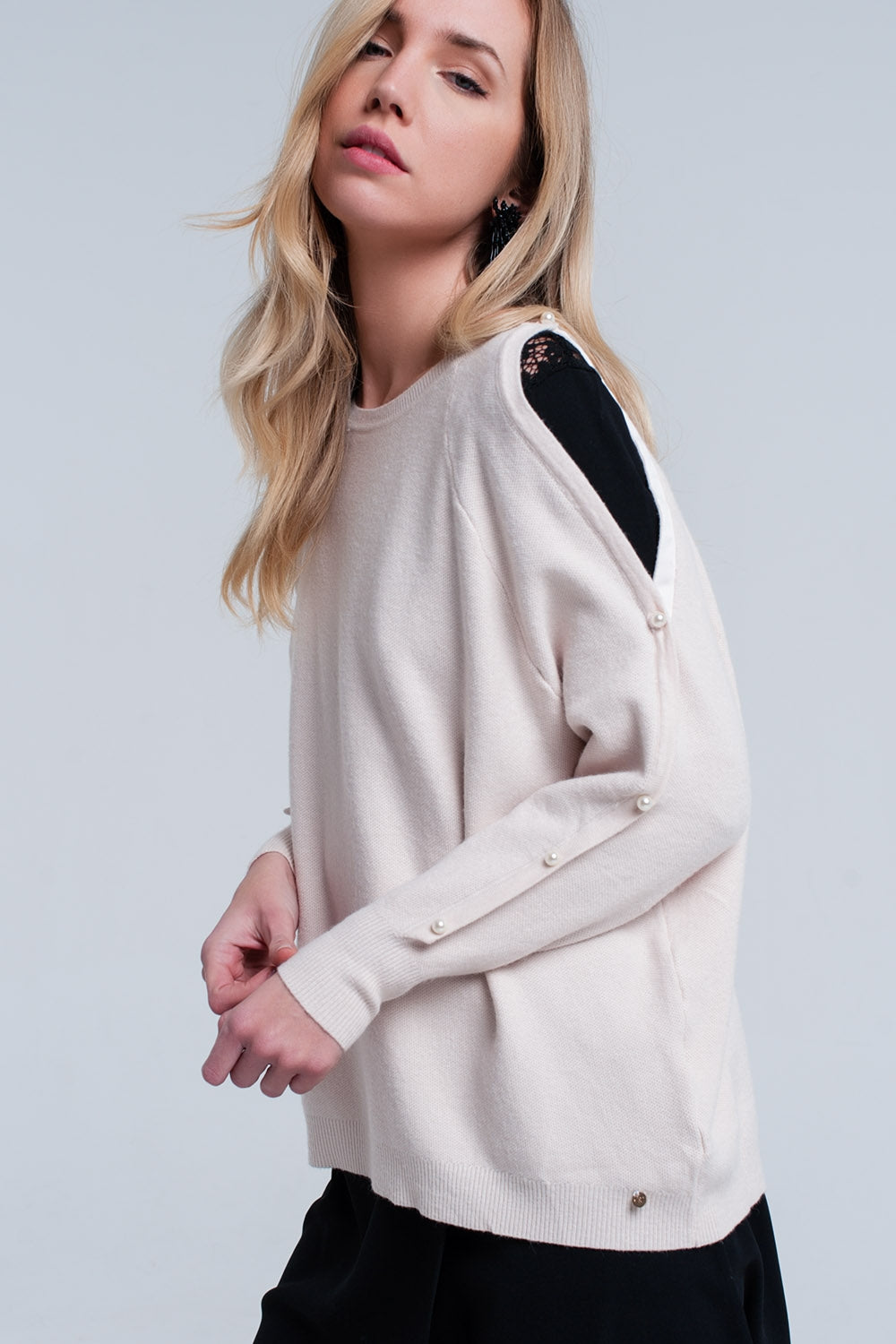 Jersey de punto pálido rosa con detalle de perla