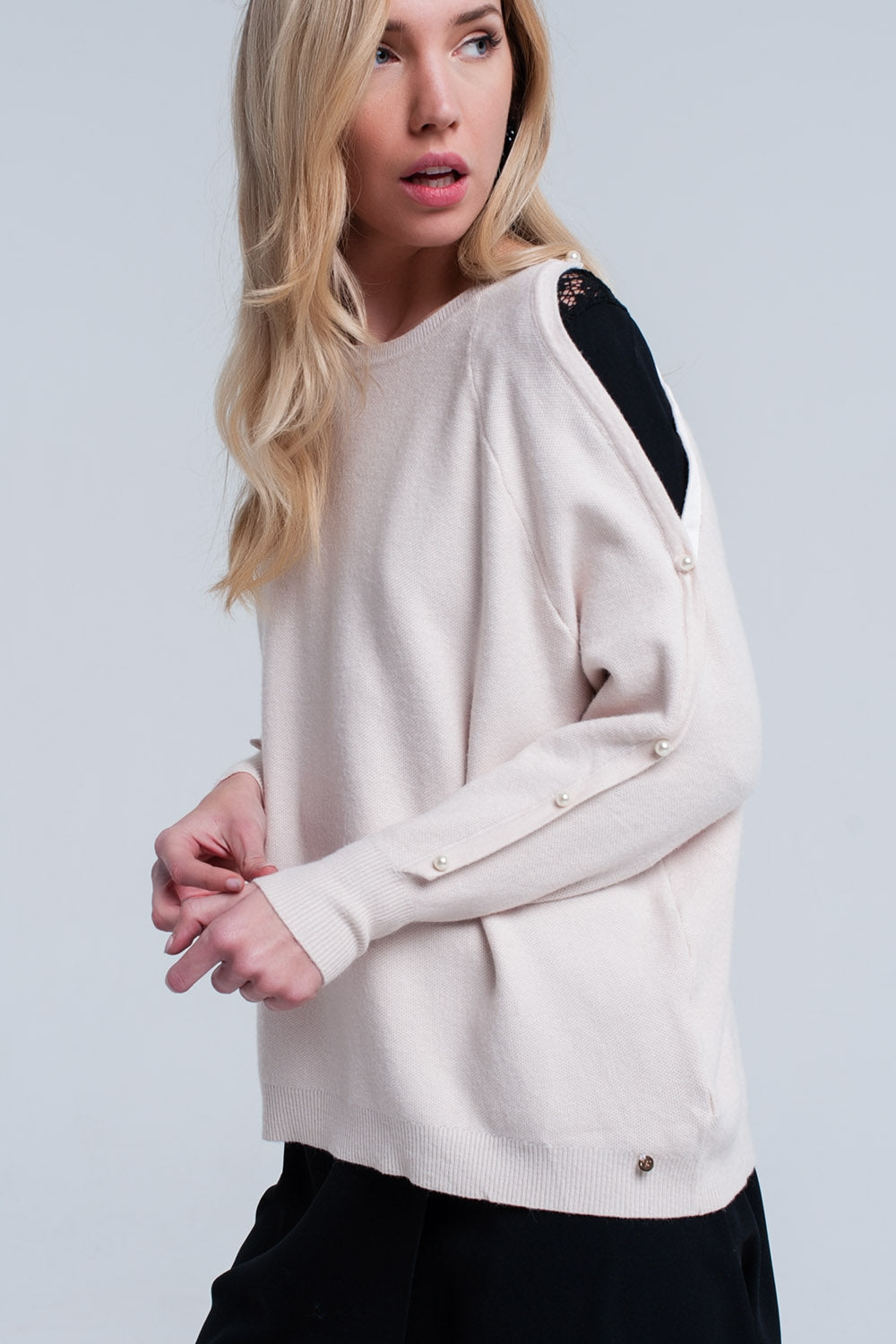 Jersey de punto pálido rosa con detalle de perla