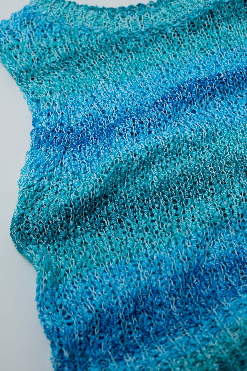 Jersey de punto sin mangas Tints of Blue con rayas y cuello redondo