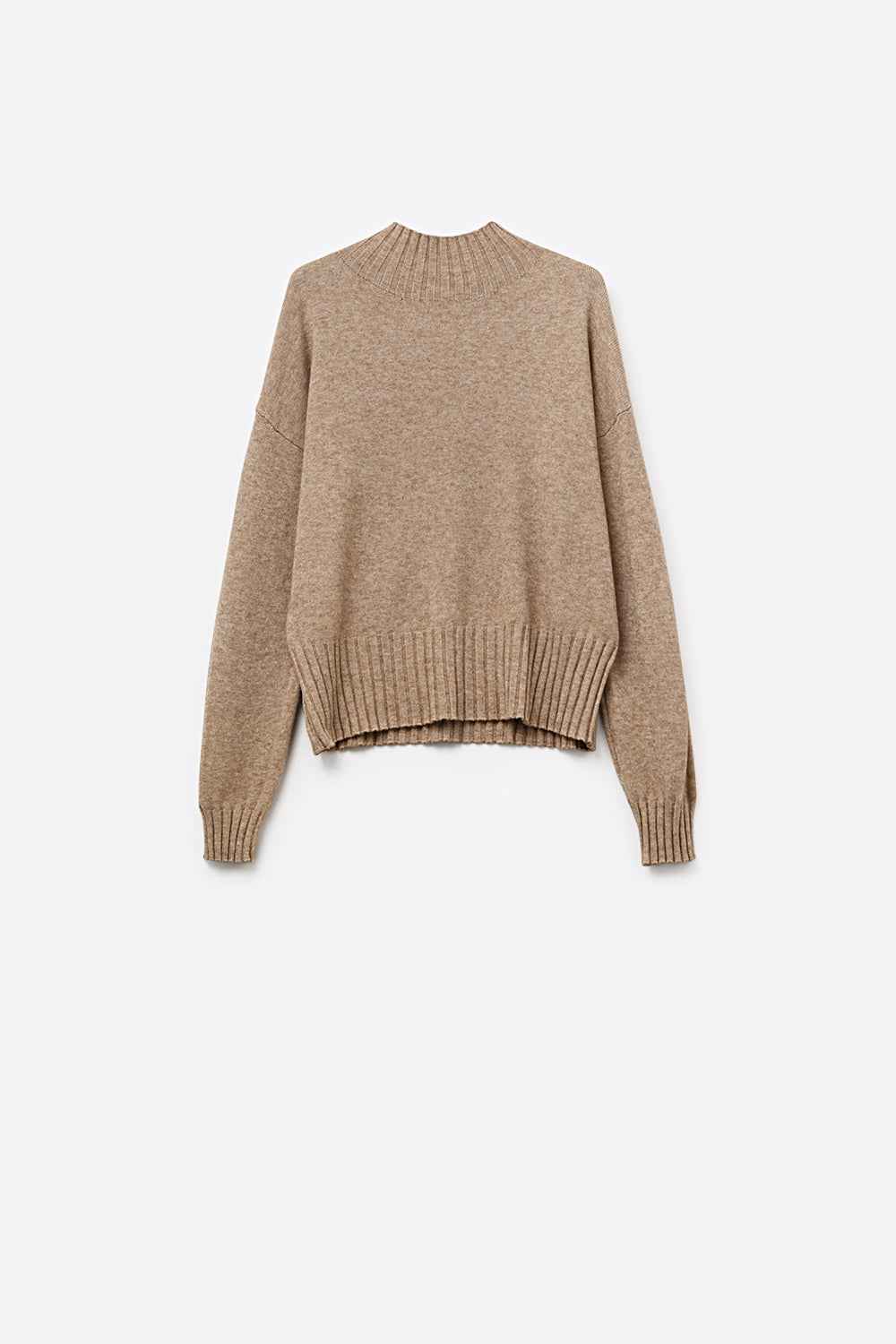 Jersey de punto suave beige con puños y cuello de canalé 