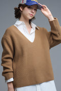 Q2 Jersey fino oversize con cuello en V en camel