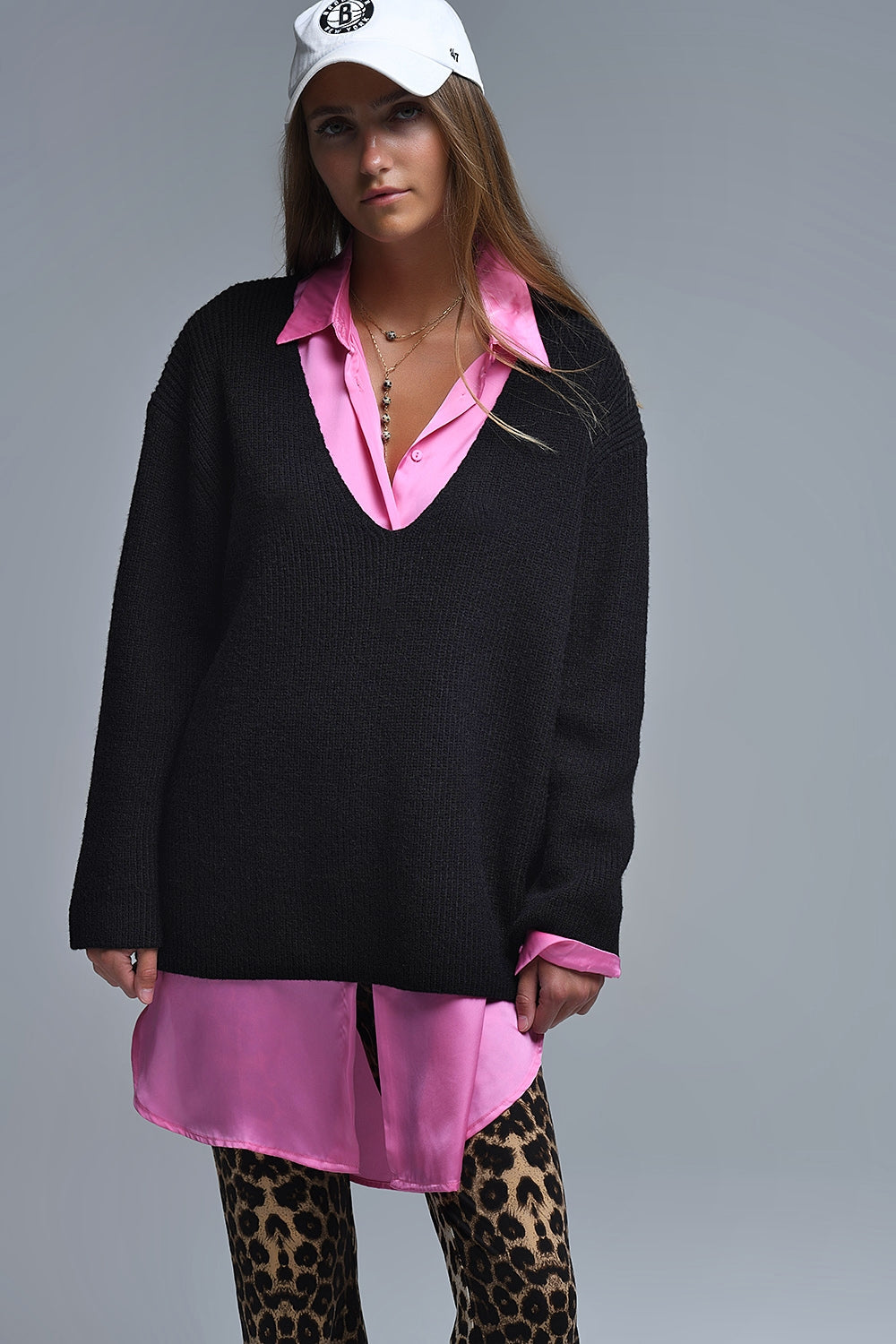 Q2 Jersey fino oversize con cuello en V en negro