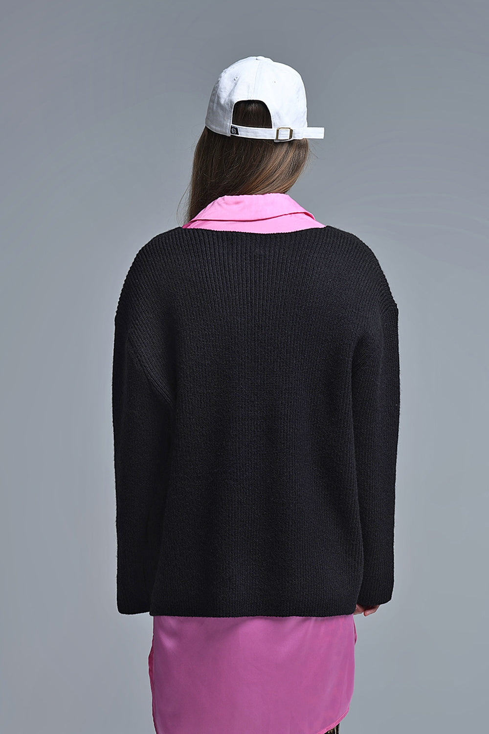 Jersey fino oversize con cuello en V en negro