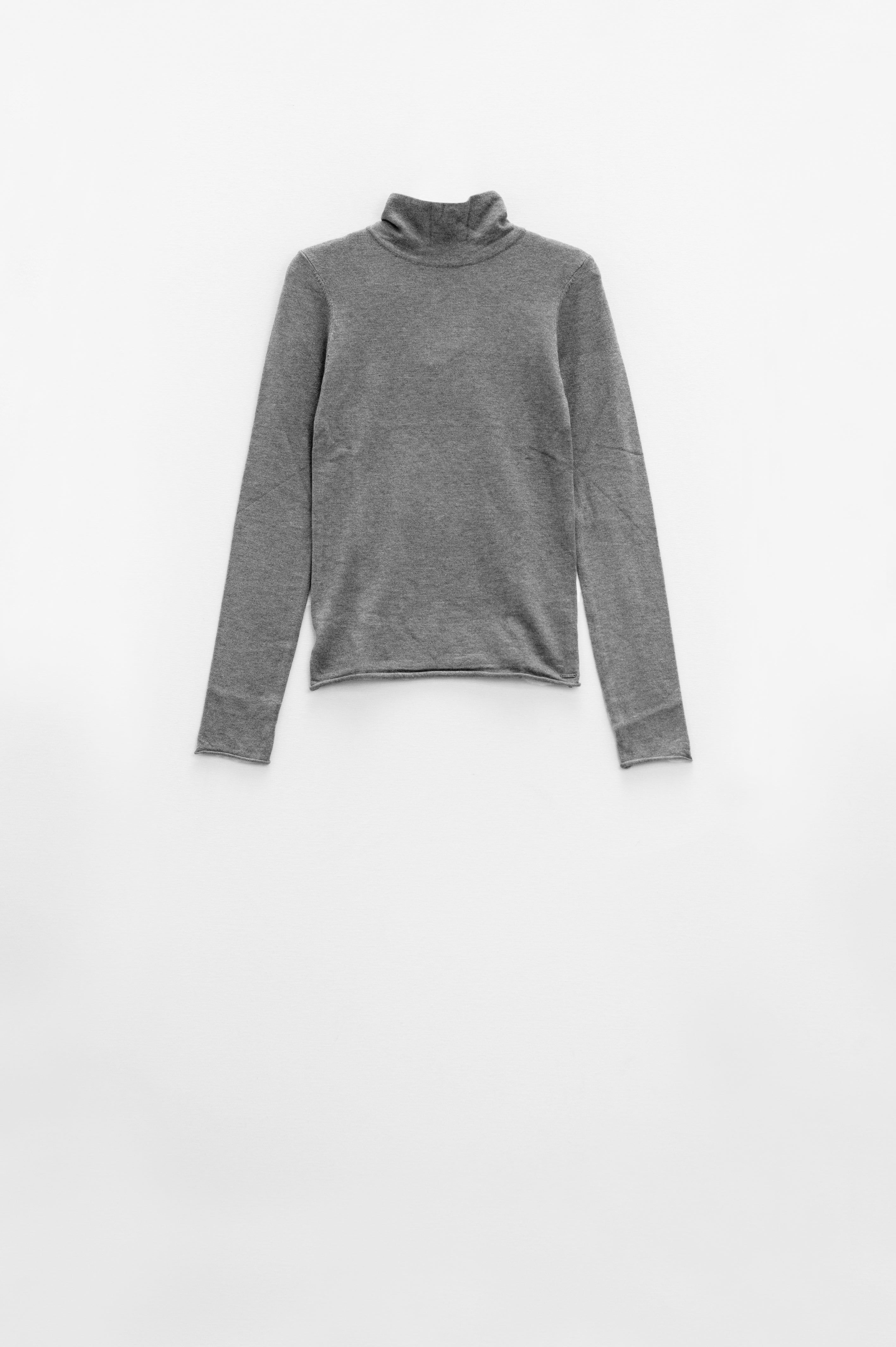 Jersey gris cuello alto 