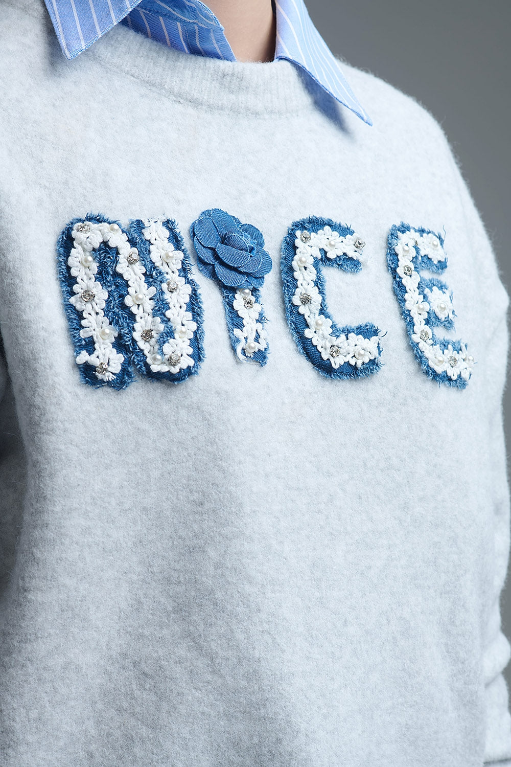 Jersey Gris Cuello Redondo Bordado Bonito