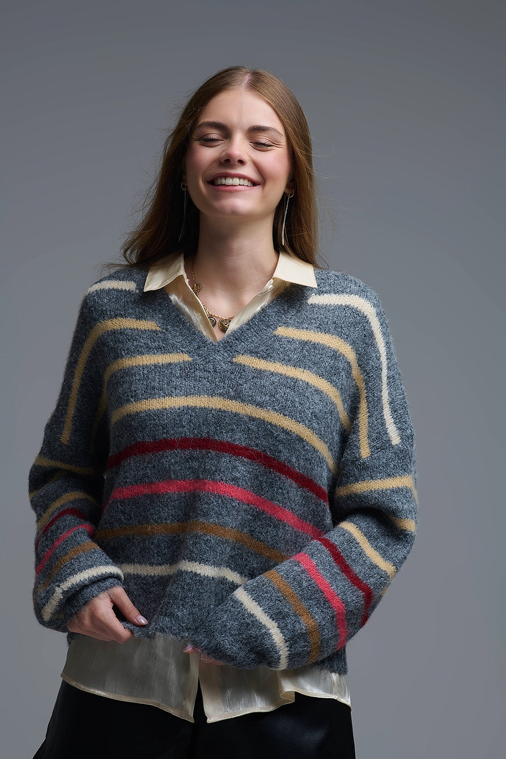 Q2 Jersey gris oversize de rayas multicolor