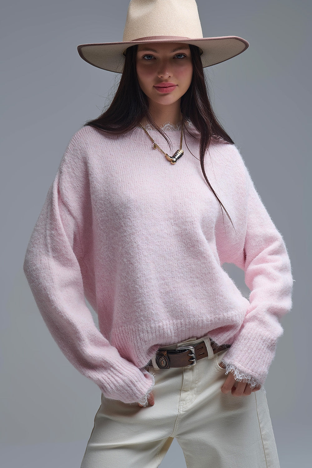 Jersey largo oversize rosa con detalles de encaje en puños y cuello