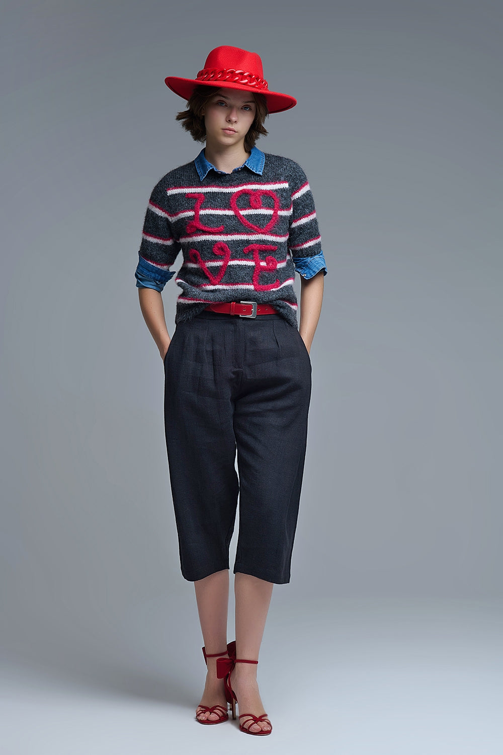 Jersey Love de manga corta bordado en gris oscuro