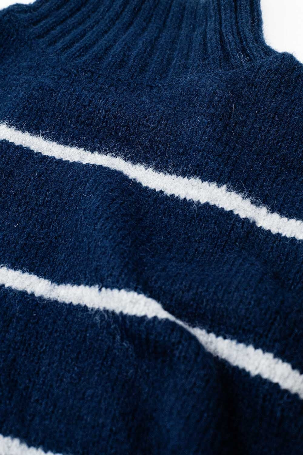 Jersey oversize azul marino con rayas blancas