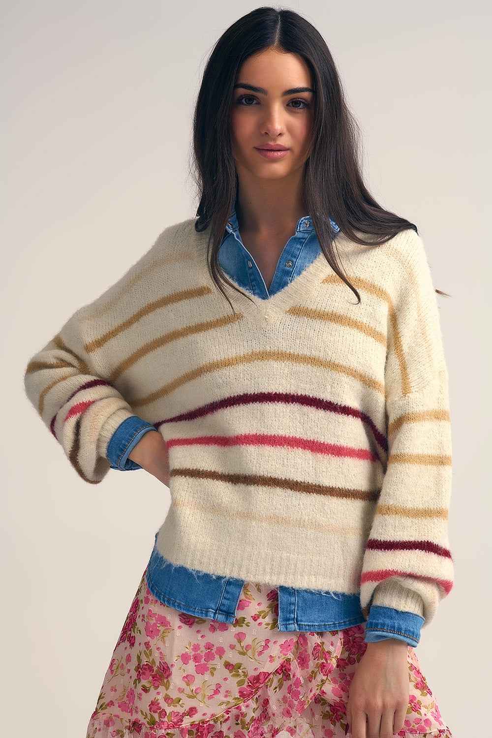 Jersey oversize crema con raya multicolor