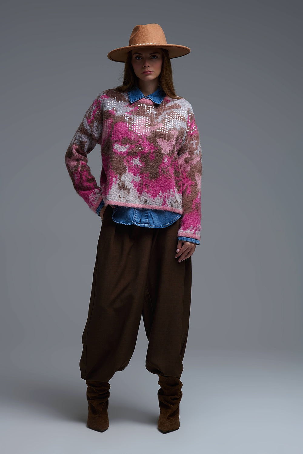 Jersey rosa con estampado animal y lentejuelas