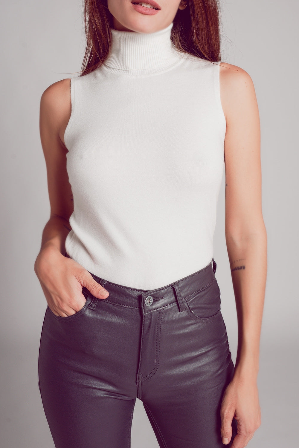 Jersey sin mangas en color crema