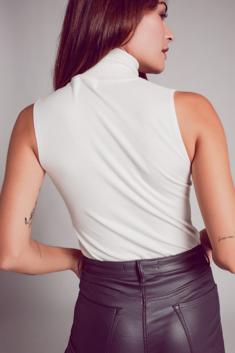 Jersey sin mangas en color crema