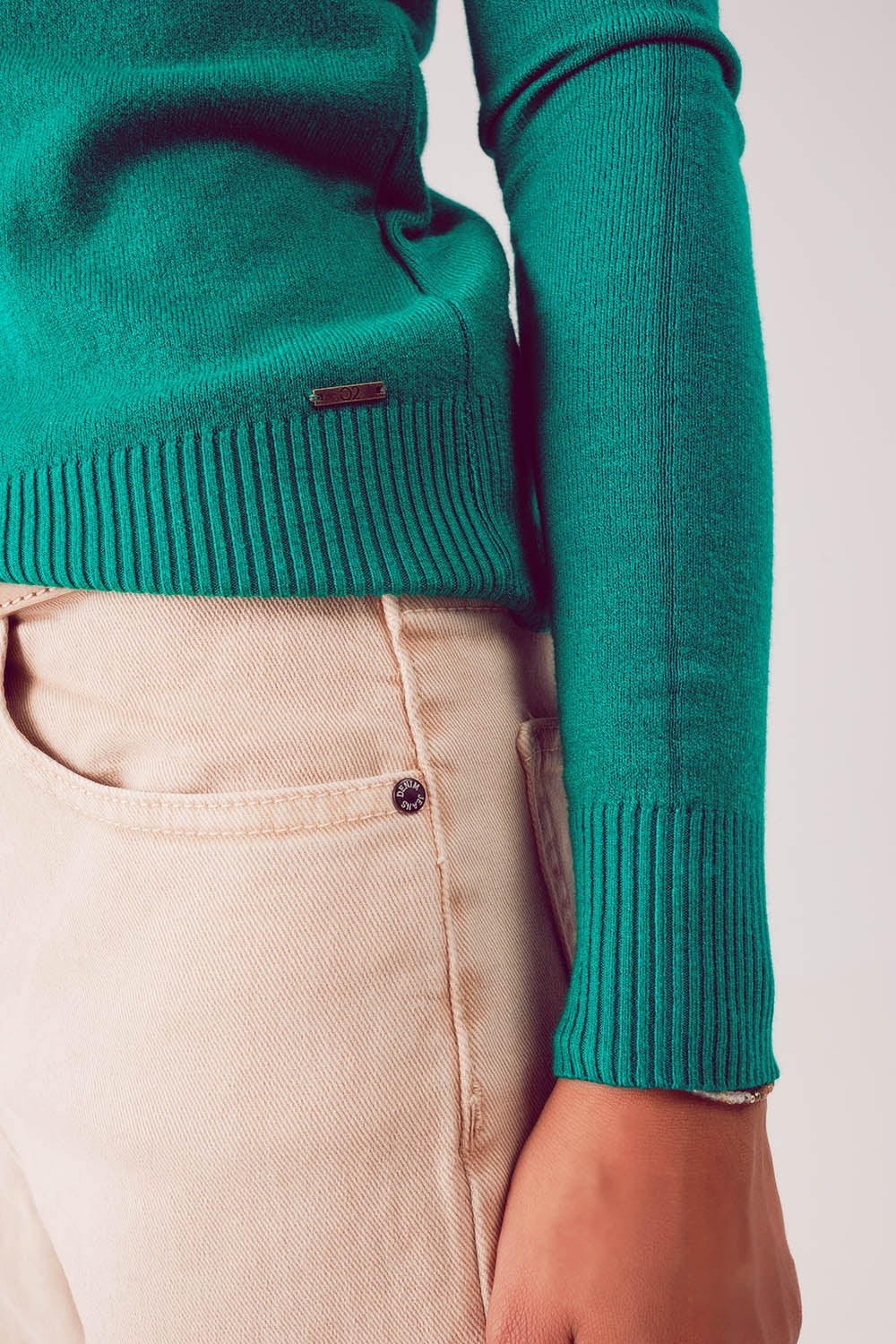 Jersey verde con cuello alto