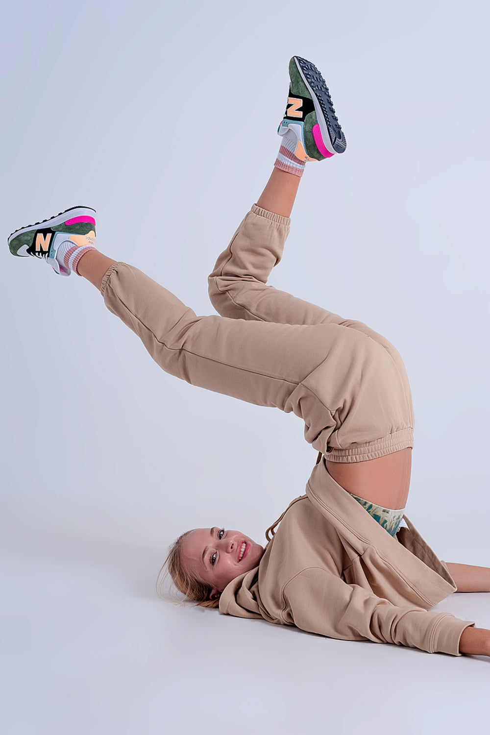 Joggers beige básicos con cordón de algodón